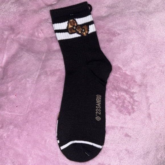 🎀HELLO KITTY🎀 2 pairs of socks - Picture 2 of 5